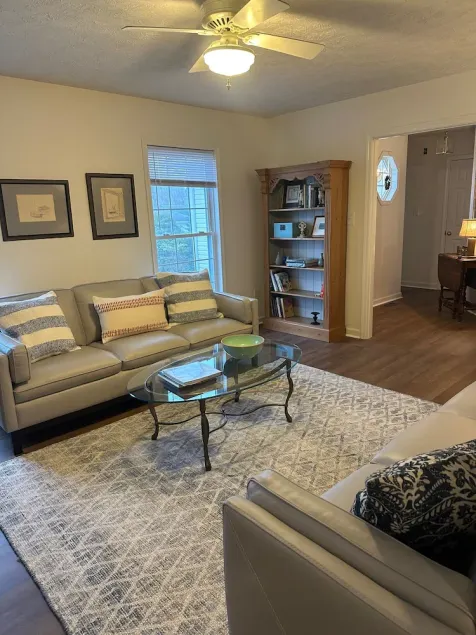 New listing for newly renovated 3 BR Home 1 mile from Historic Lexington - Image 1