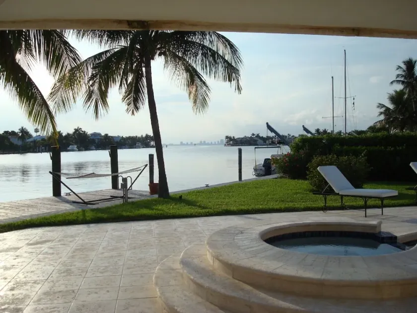 Blick auf das Wasser von jedem Zimmer mit Blick auf Miami - Image 1