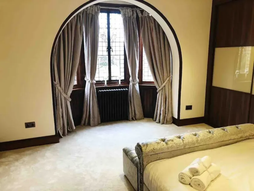 Beautiful 4-Bed Villa in Glasgow - Image 1