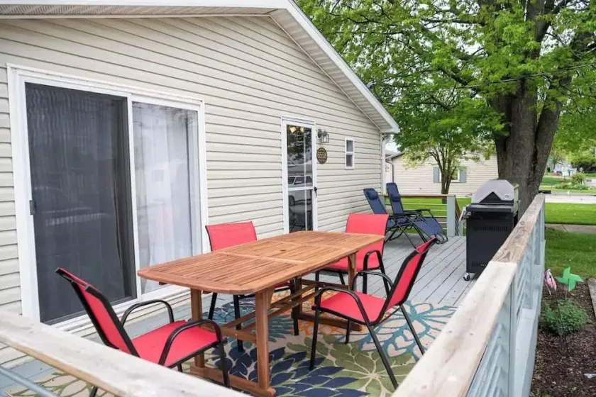 Beadle Island Bungalow - Private Beach Access - Image 1