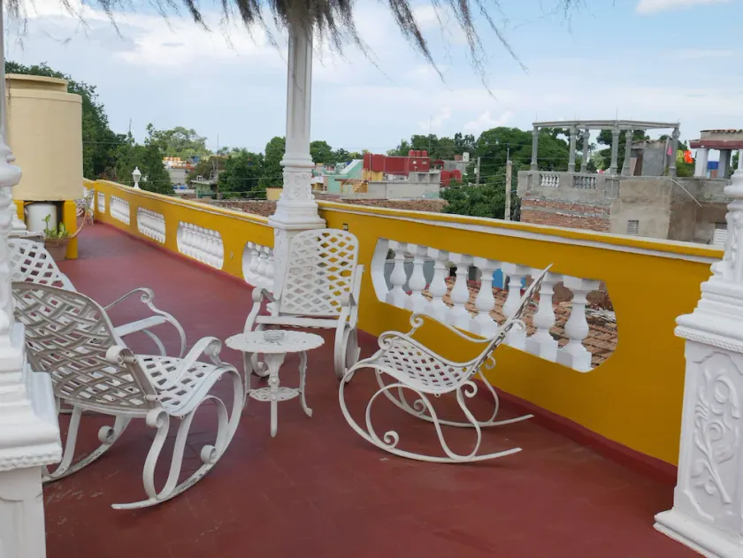 Hostal Lozano's - Image 1