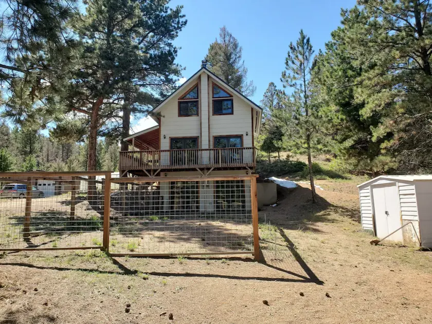 Escape to cozy Cotopaxi cabin, just a quick drive away from Arkansas River - Image 1