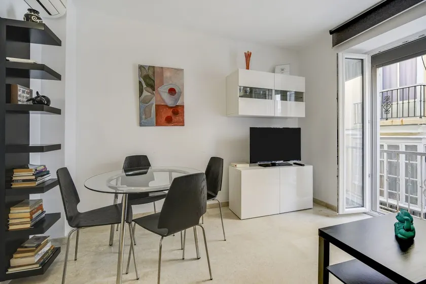 Appartement moderne \"Torre Close\" à proximité de la plage dans le centre historique avec balcon - Image 1