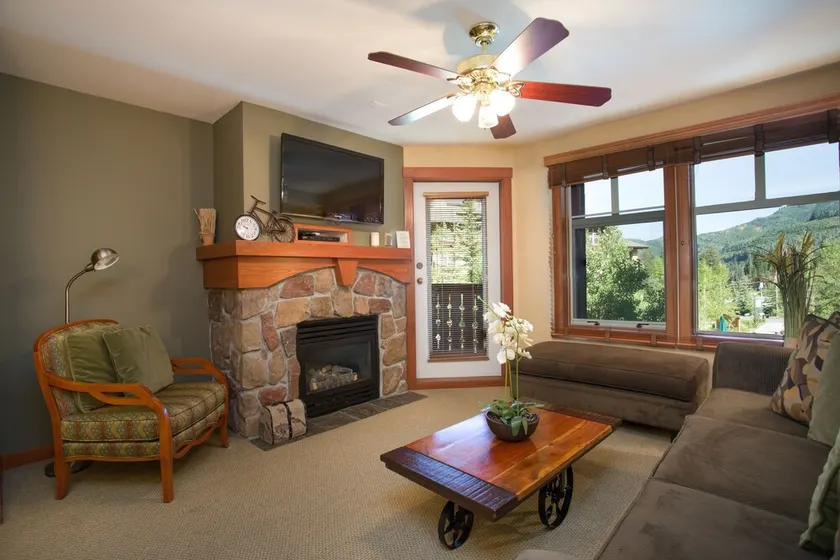 2203 - One Bedroom Den Standard Eagle Springs East condo - Image 1