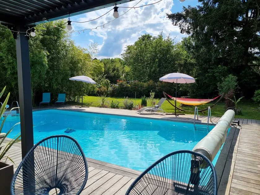 Contemporary villa with pool near Bordeaux - Image 1
