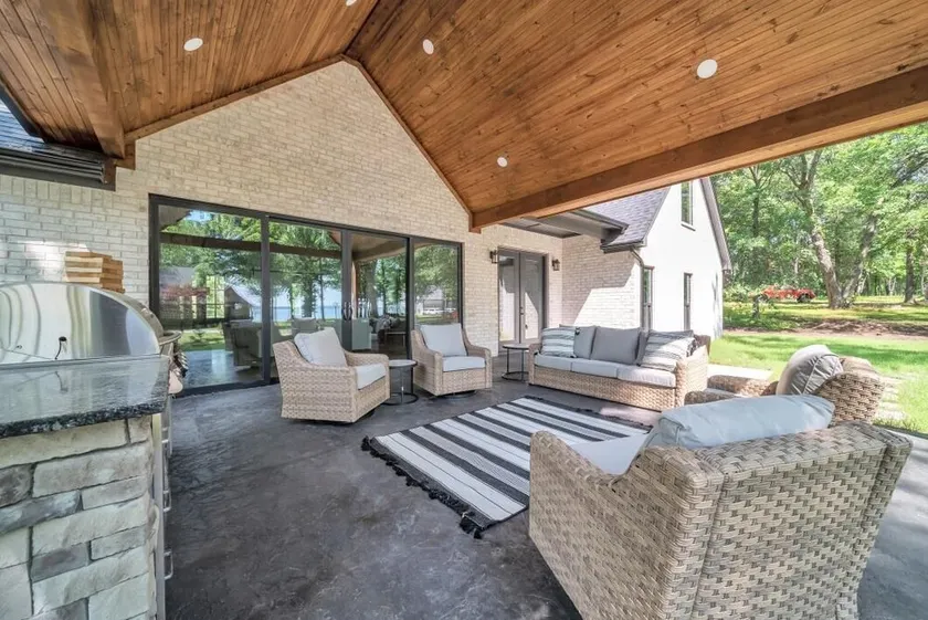 Ultimate golf & lake Retreat, Hot Tub, Lake Views, Great Location - Image 1