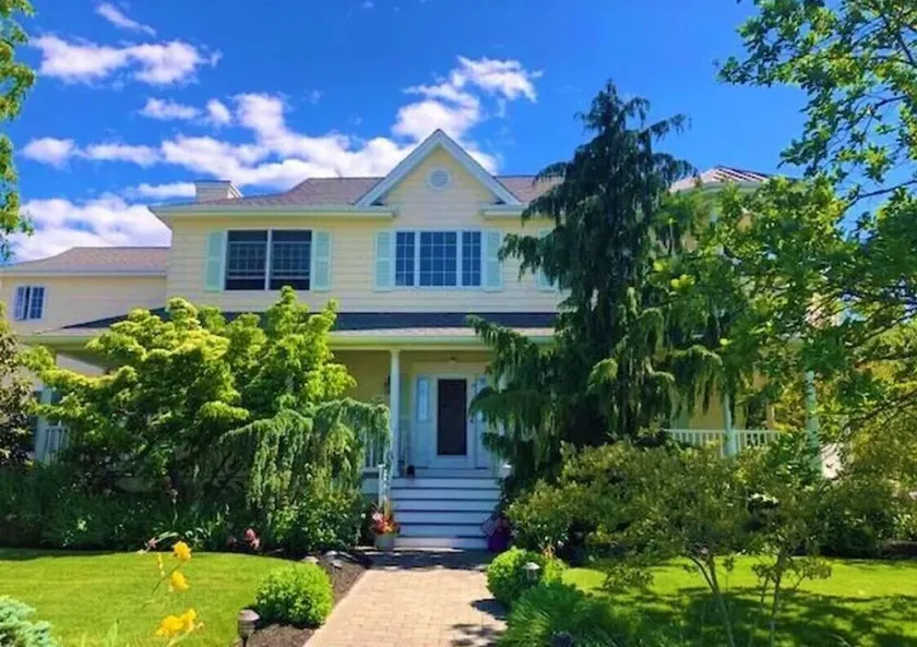 Heated Pool, Outdoor Kitchen, and More! Beautiful Shore Getaway - Image 1