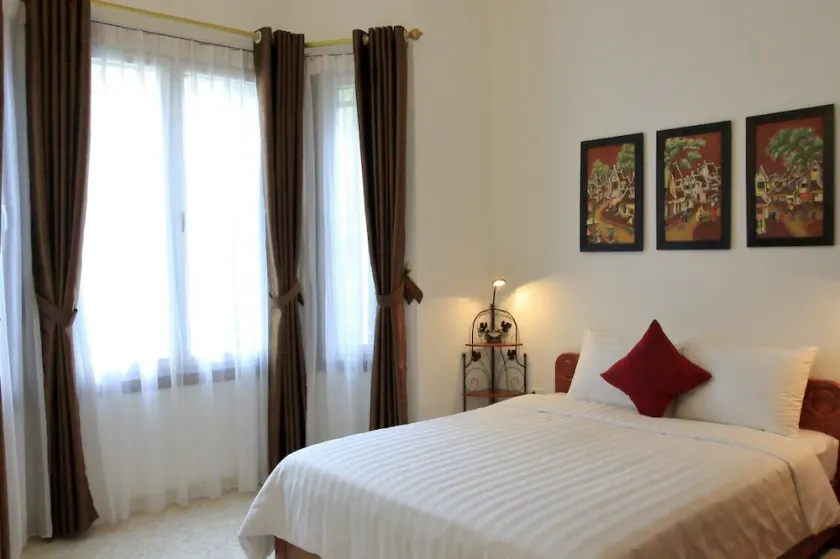 Comfy 4 Bedrooms home - Image 1