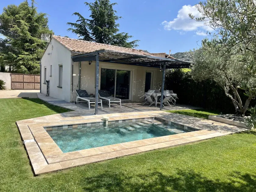 Poolhus ved foden af luberon - Image 1