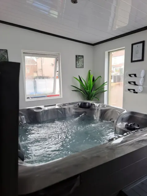 Fylde Cottage - Your Perfect Staycation Accommodation W/Hot tub - Image 1