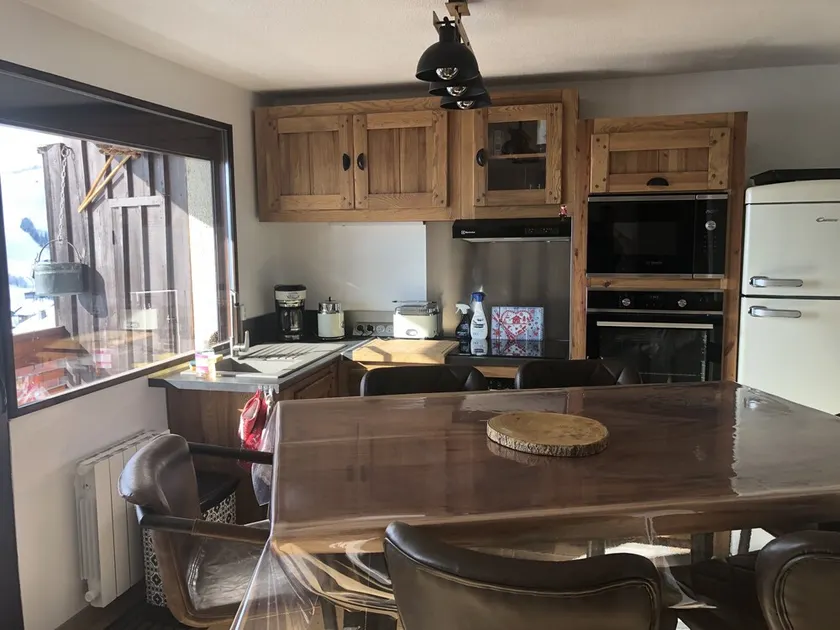 Charming, completely renovated 3-bedroom apartment in a mountain style - Image 1