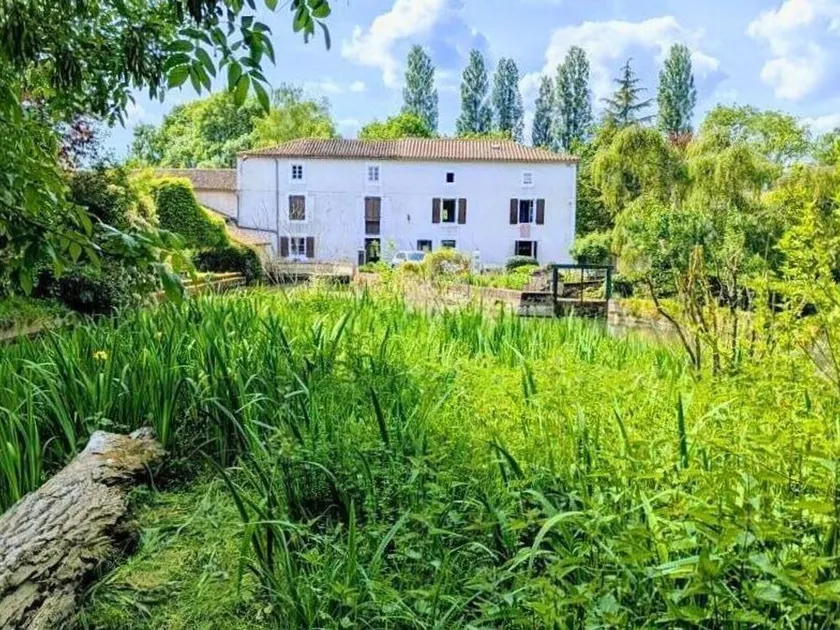 Rustic old mill with garden, WIFI and parking, pets allowed - Image 1