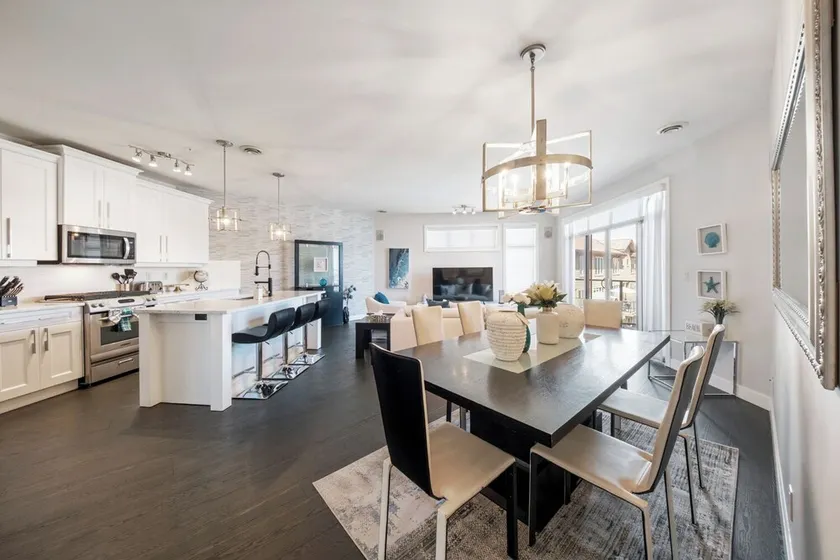 Luxury Beachfront Penthouse Suite. Approved for short-term rentals. - Image 1