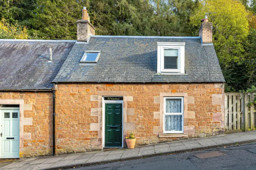 A charming 2 bed cottage in the heart of the popular borders village of Melrose. - Image 1