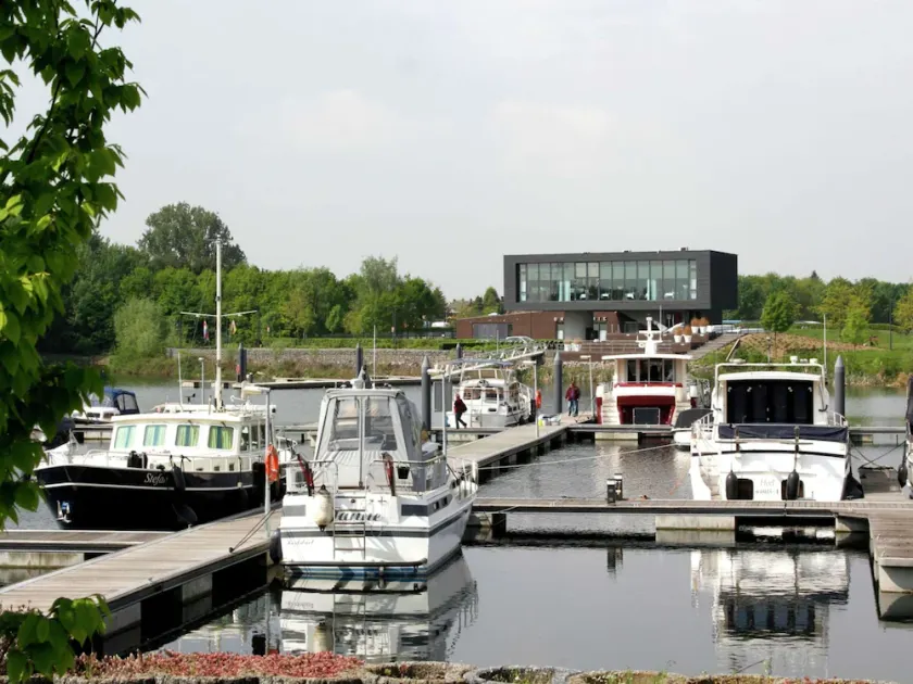 Villa With Lake Views - Image 1