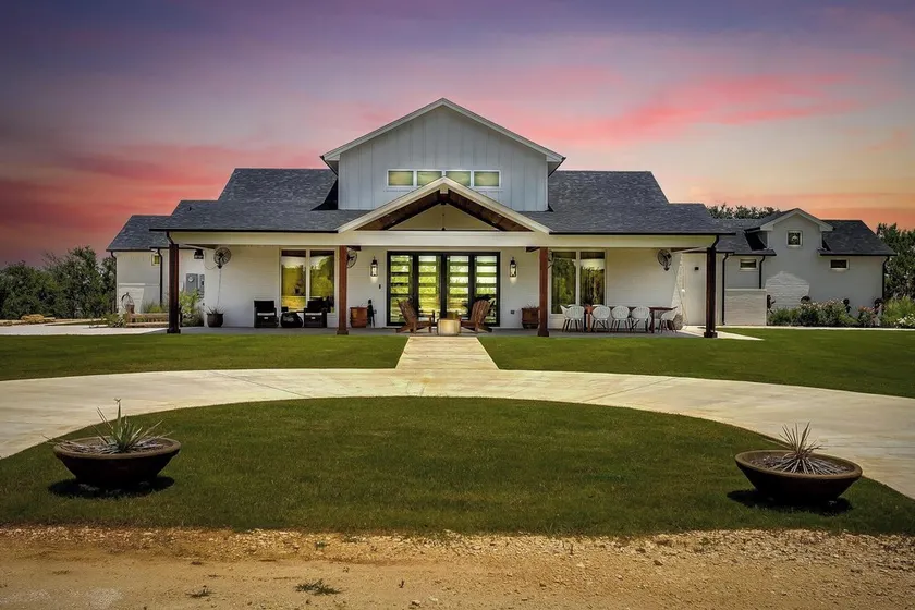 8 bedrooms Ranch, Pool, Giant Hot Tub, Fishing, Fire Pits and Hiking trails - Image 1