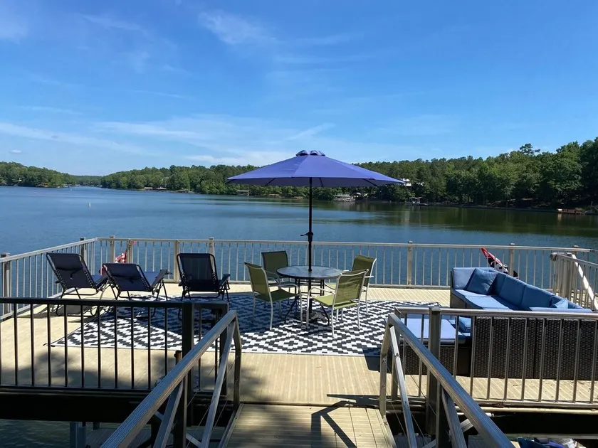 6 BR Charming Waterfront Spacious Lakehouse with Private Double-decker Dock - Image 1