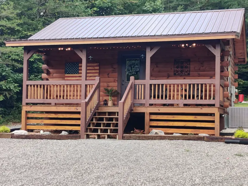 Bennett Lake Tiny Cabin - Image 1