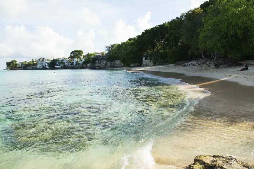 Belo apartamento de 2 quartos em St. James perto da praia e UWI com piscina. - Image 1