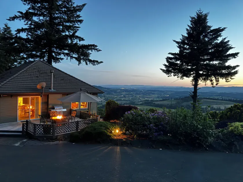 Chehalem Mountain Wine Cottage med flot udsigt over Wine Country - Image 1