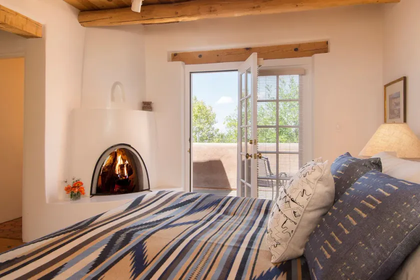 Authenitisk Santa Fe Casita ~ Gå til centrum, Kiva Pejse og udsigt over bjergene - Image 1