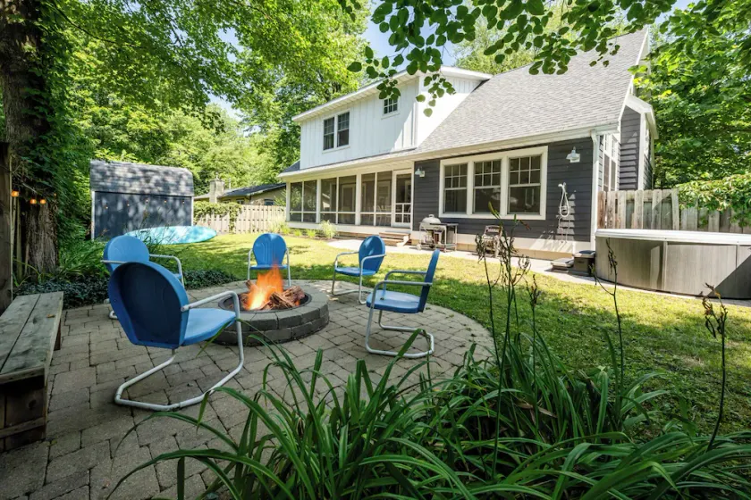 Harbor Haven: A Summer Getaway Just Steps from Lake Michigan - Image 1