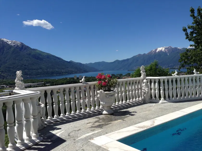 Dream holiday house with a fantastic view of Lake Maggiore and the swimming pool - Image 1