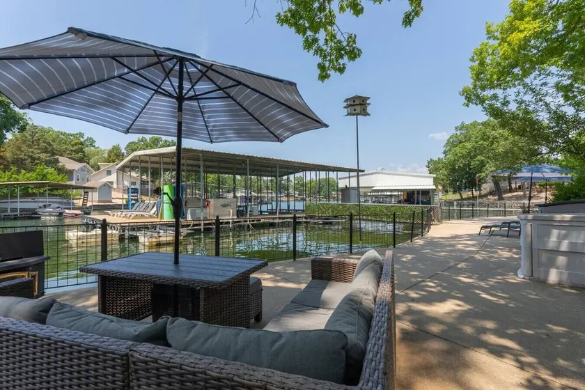 BEST LOCATION+ON THE WATER+ROOM FOR EVERYONE! MM23 - Image 1