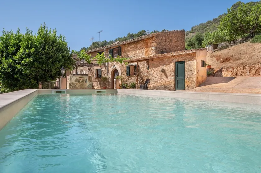 Cosy Finca with Wi-Fi, Garden and Terrace; Parking Available - Image 1