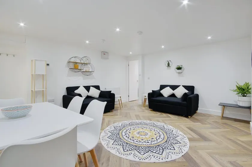 Ground Floor Garden Suite with Netflix/Wifi close - Image 1
