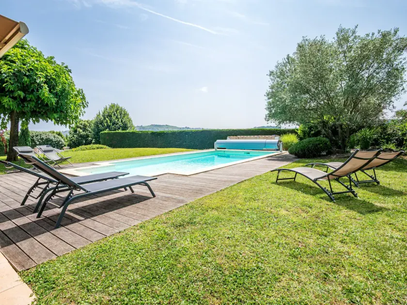Magnificent villa with swimming pool - Image 1