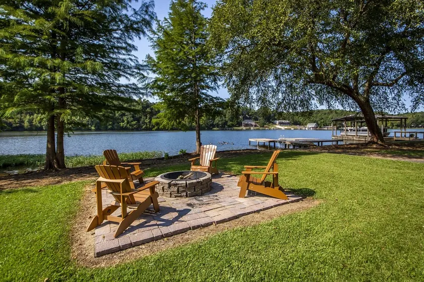 Relaxing & Peaceful Hot Springs Waterfront Haven - Image 1