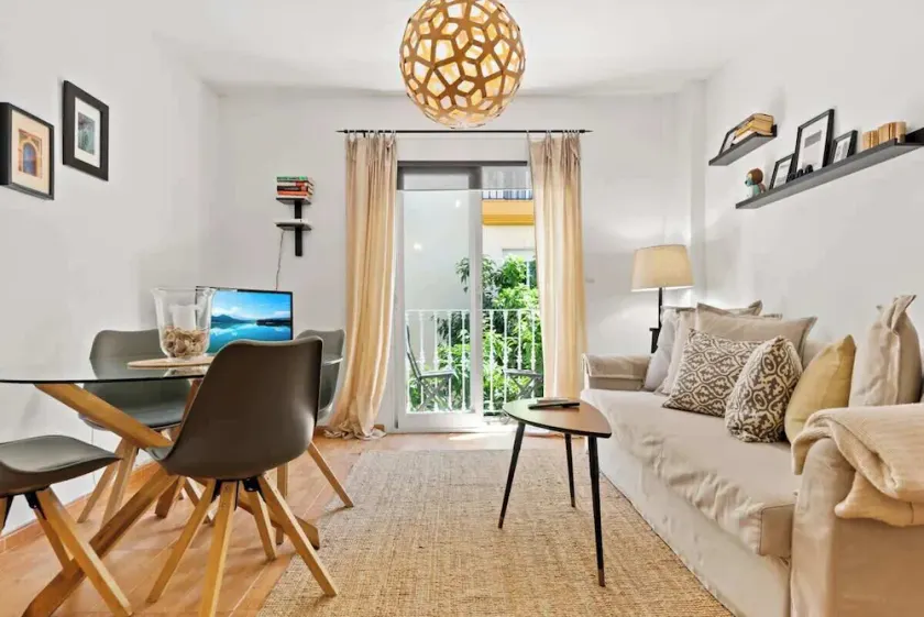 Beachfront Fuengirola Condo with Scenic Sea Views - Image 1