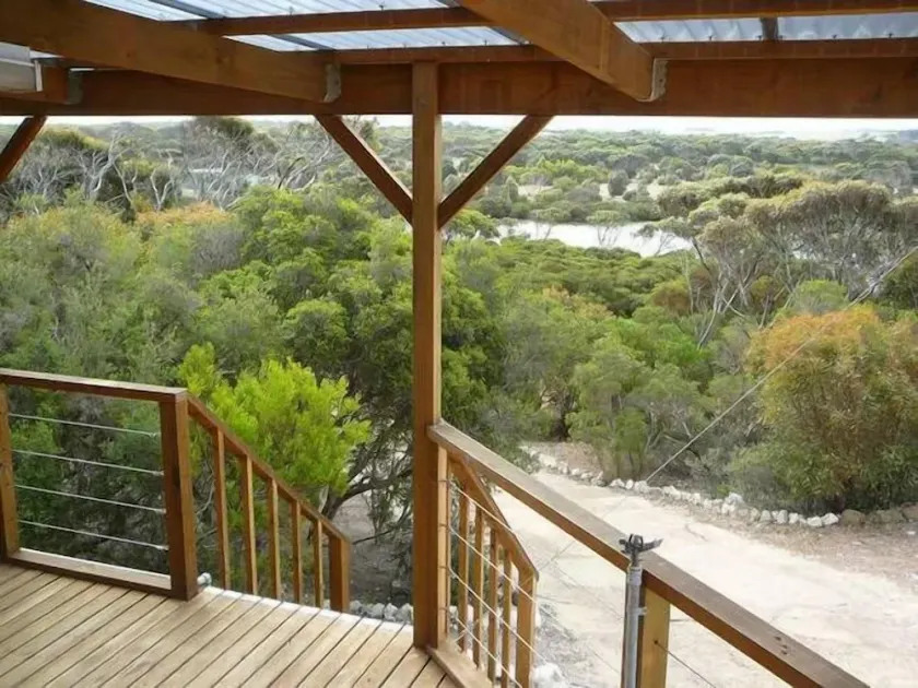 Lovely 3 bedroom home with river views. Perfect location to explore the Island. - Image 1