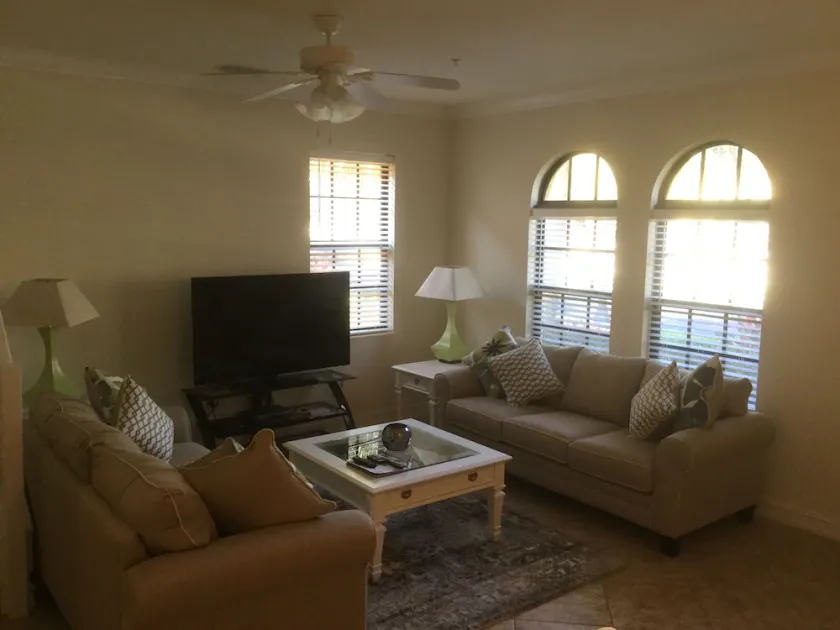 Fantastic 3 Bed Olé home with Rialto Street location. - Image 1