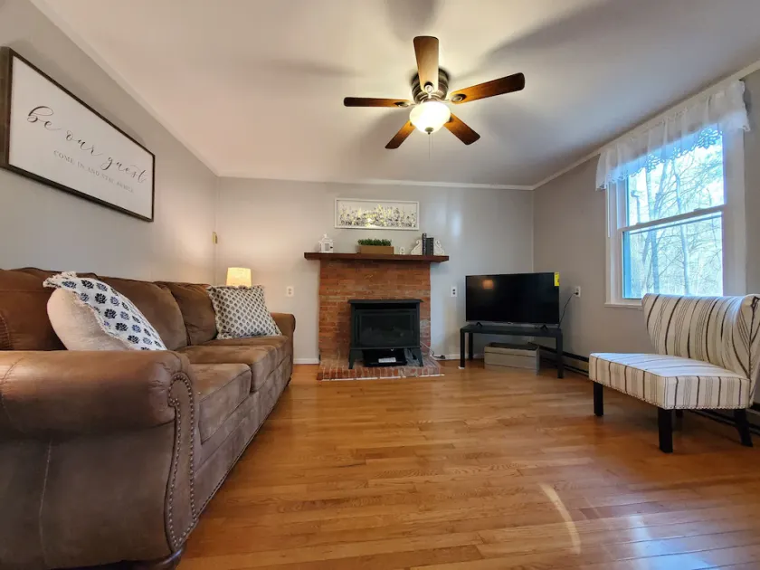 Blue Ridge Mountain Cottage~1 minute from Parkway! - Image 1