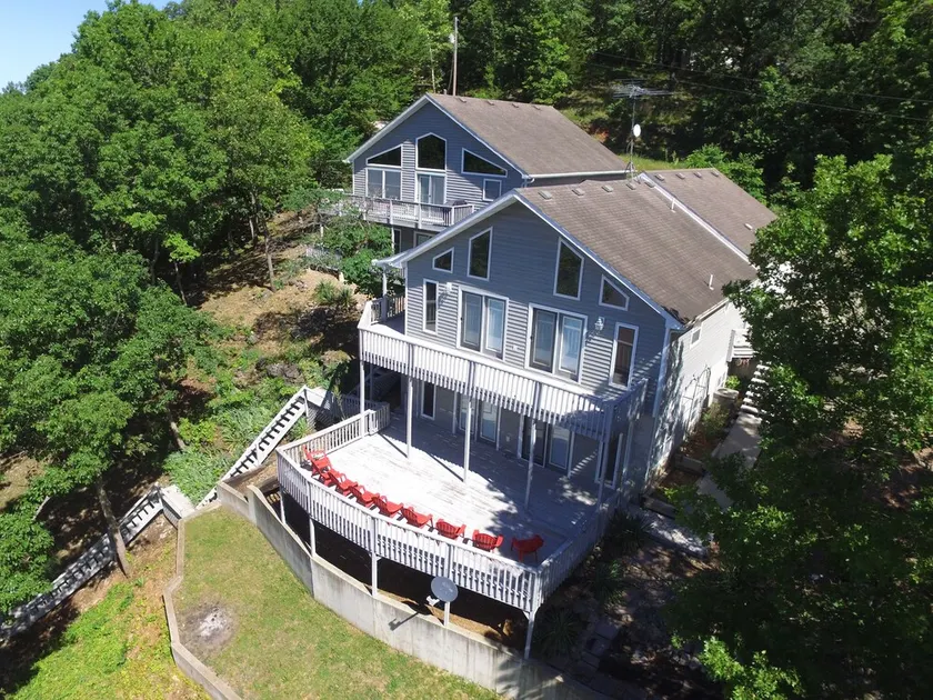 Maison au lac des Ozarks - bord de l’eau avec quai, NOUVELLES TERRASSES & ESPACES EXTÉRIEURS POUR 26 - Image 1