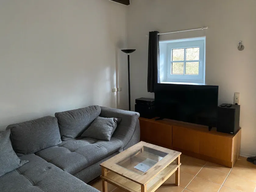 Country vacation home with earthen plaster walls - Image 1