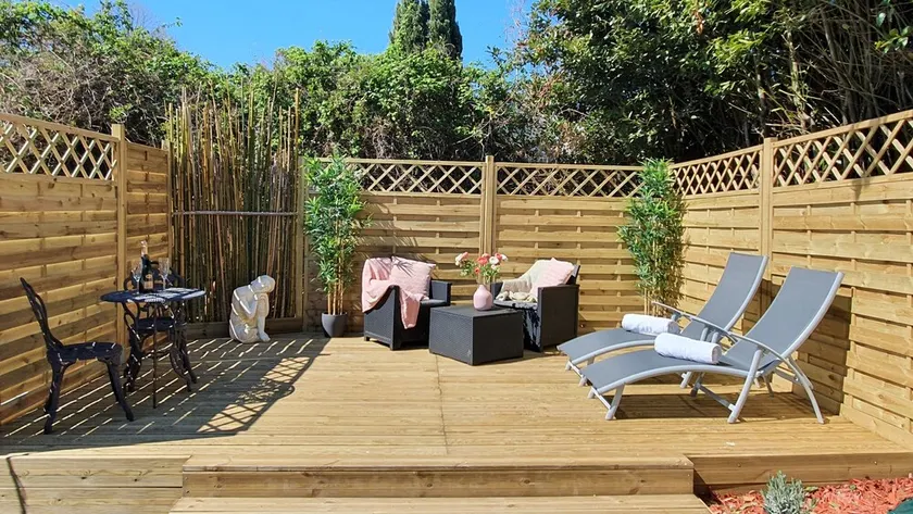 Hideaway gite for 2 with private garden and sundeck, close to Atlantic beaches. - Image 1