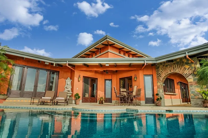 129 5 STAR REVIEWS, SUNSETS 365, INFINITY EDGE POOL, WHITE WATER OCEAN VIEW - Image 1