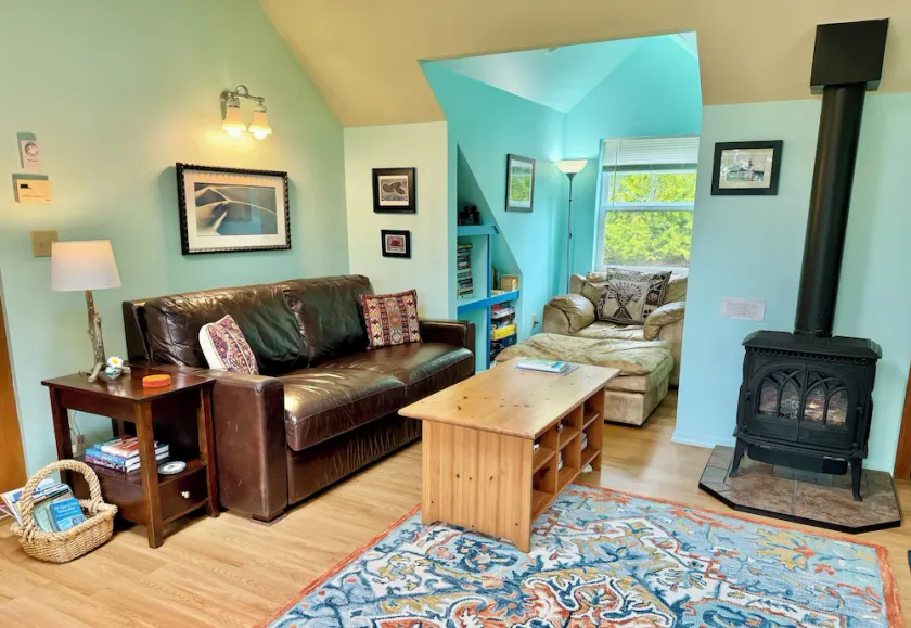 Saratoga Guest Cottage.  Quiet & Tranquil Hideaway, Mountain & Ocean View - Image 1