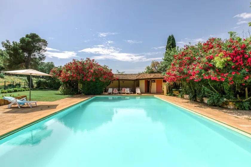 Casa de vacaciones 'Réattu' con piscina compartida, Wi-Fi y aire acondicionado - Image 1