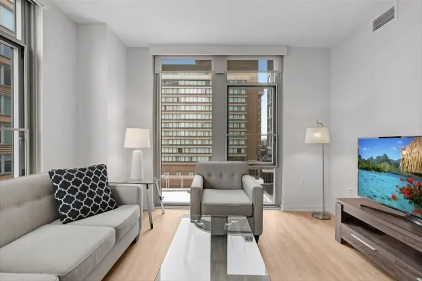 Modern 2BR | Full Kitchen | Near Crystal City Shops | By GLS - Image 1