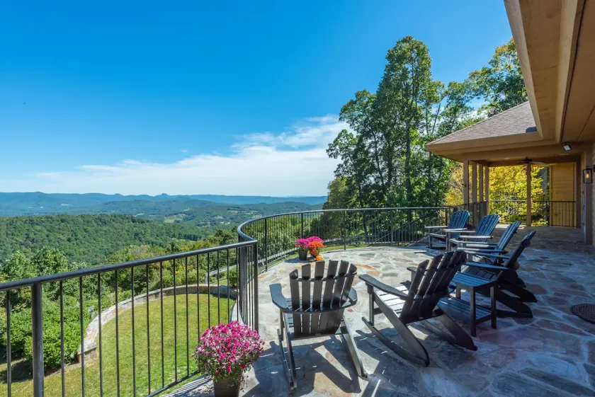 Unforgettable Mtn Views & Sunsets! Hot Tub+Fireplaces+Sauna, WiFi, Small Events! - Image 1