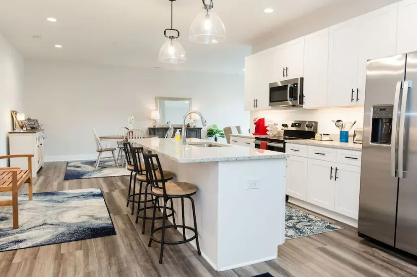 Stoney Ridge · Cozy 1st Level King Bed Suite - 2 bed 2 bath! - Image 1