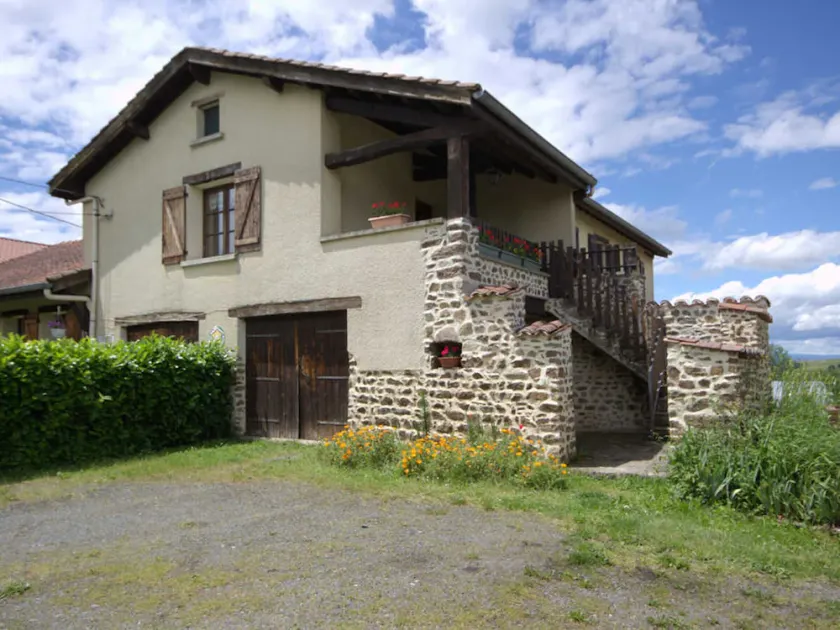Family cottage with outdoor games near St-Galmier - Image 1