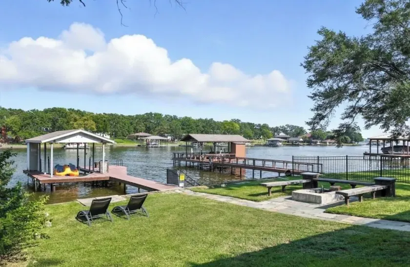 Water Front Lake Cabin Pet Friendly and FREE Paddle Boat and Kayaks! - Image 1