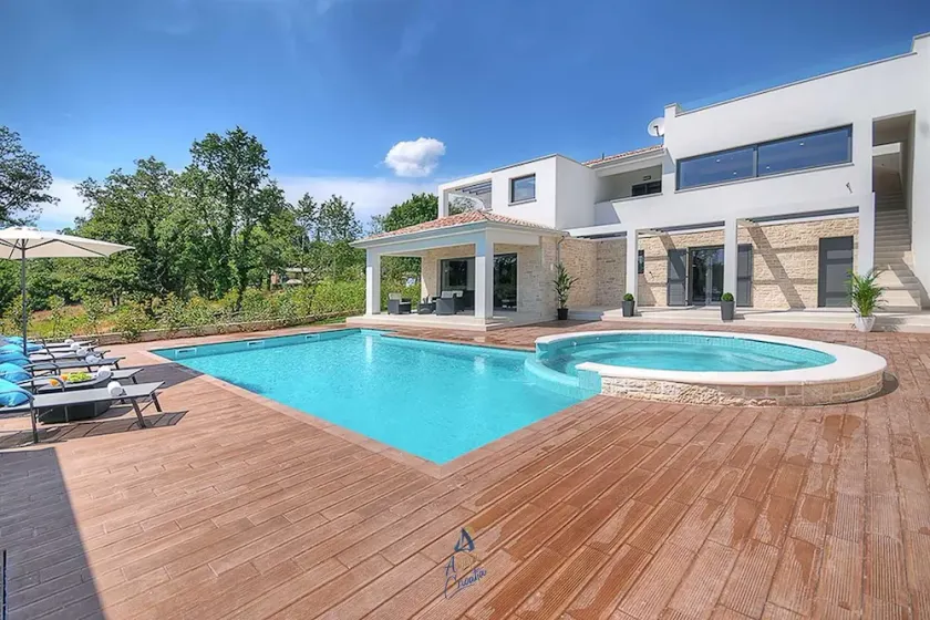 Luxuriöse 5-Schlafzimmer-Villa mit Doppelpool und Whirlpool auf dem Dach - Image 1