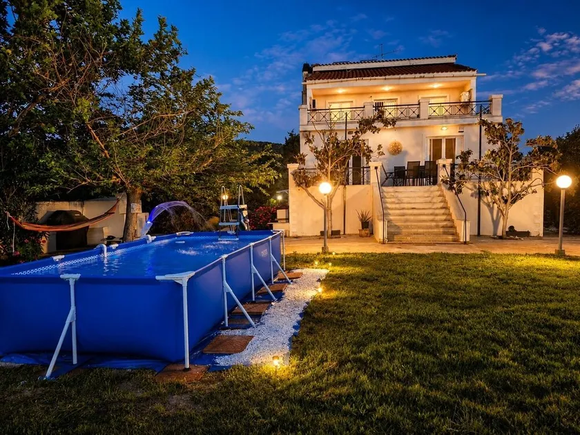 Pink White Marathon Villa 5' to beach - Image 1