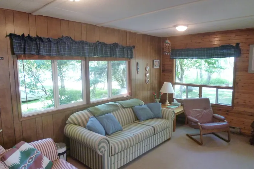 Accogliente Waterfront Cottage a Grand Beach Manitoba - Image 1